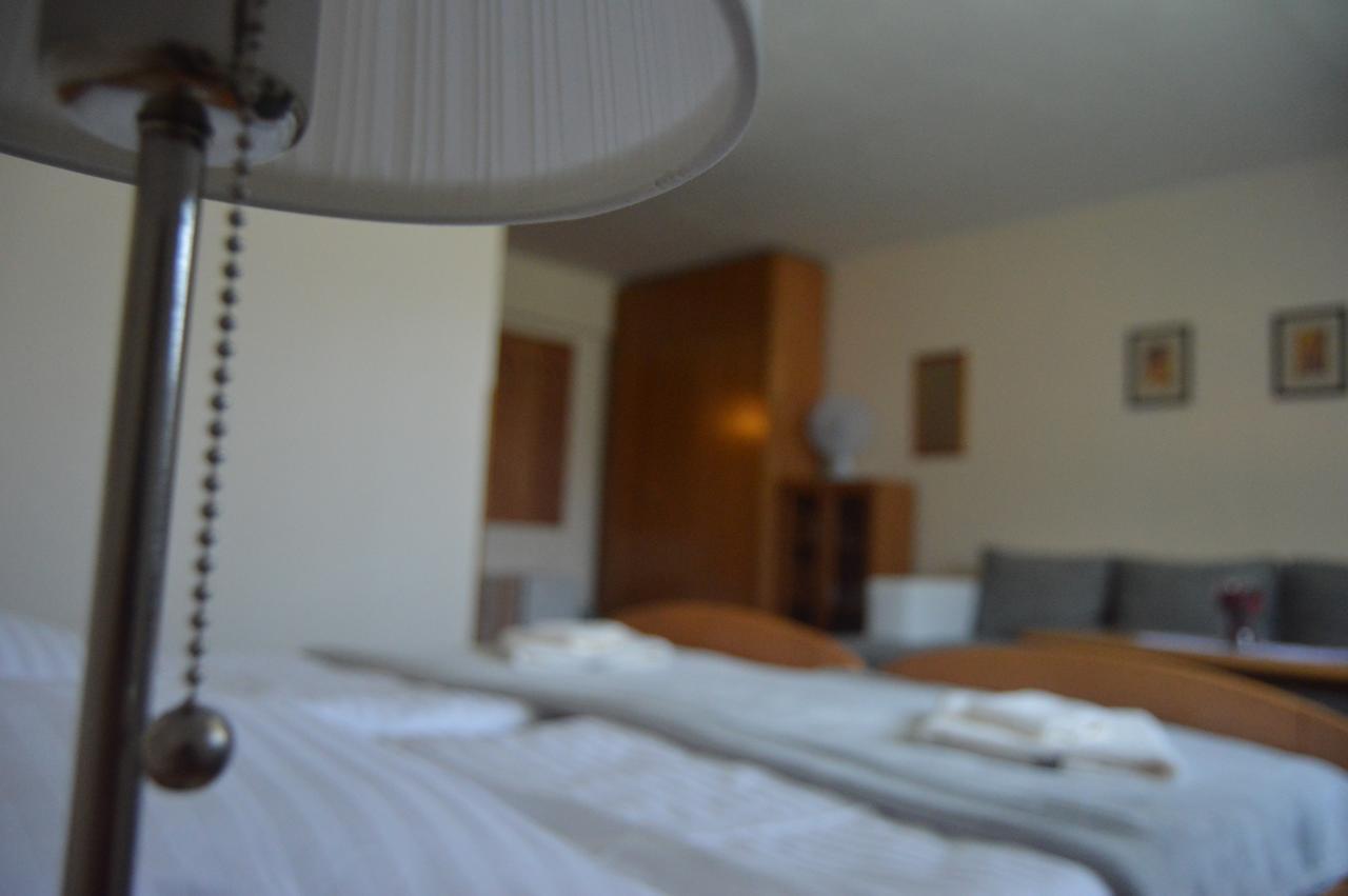Motel Gombas ภายนอก รูปภาพ